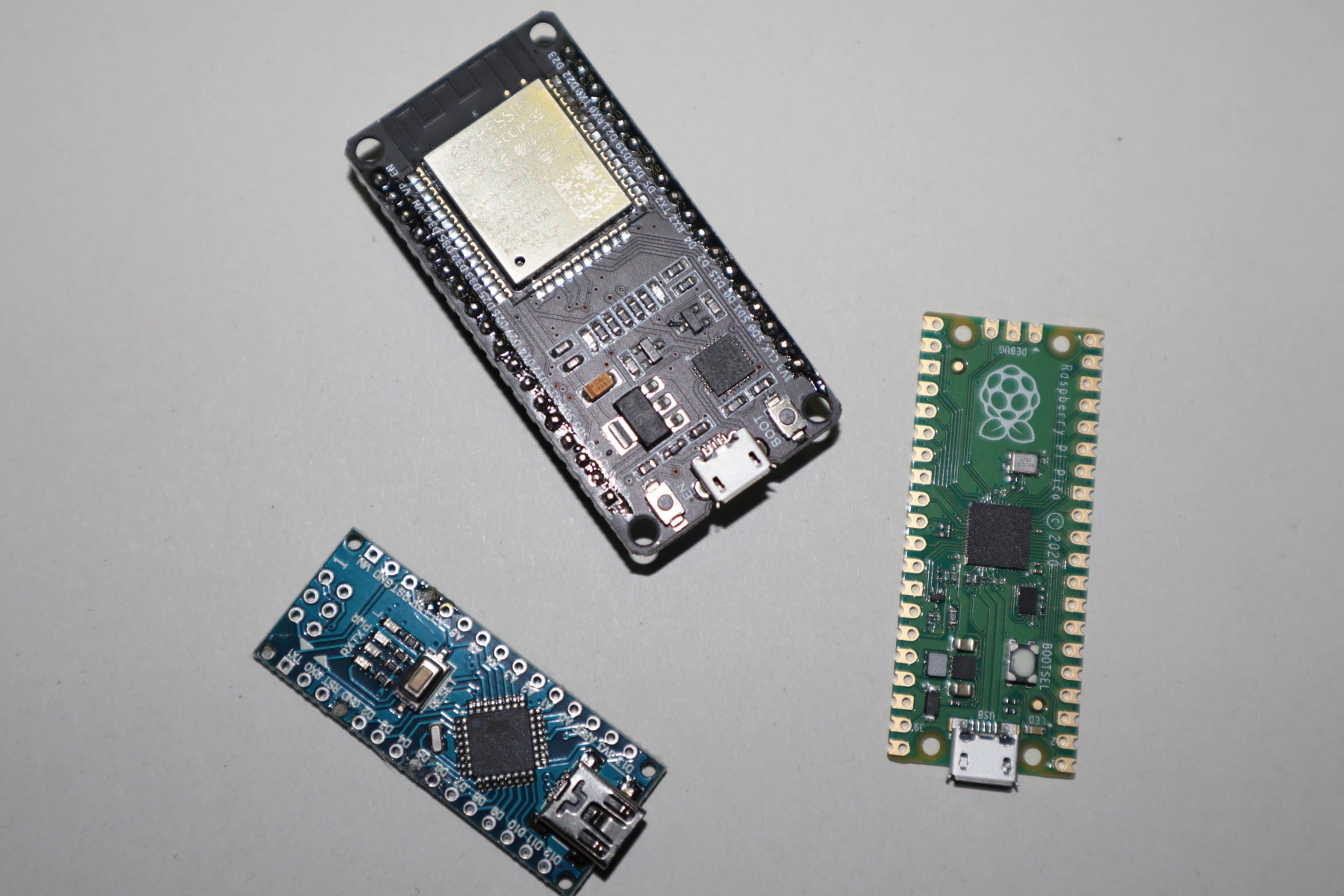 Microcontrollers: Arduino Nano, ESP32 und Raspberry Pico